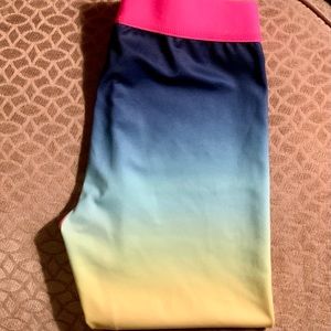 NWOT Gap Fit girls’ cropped leggings, size M